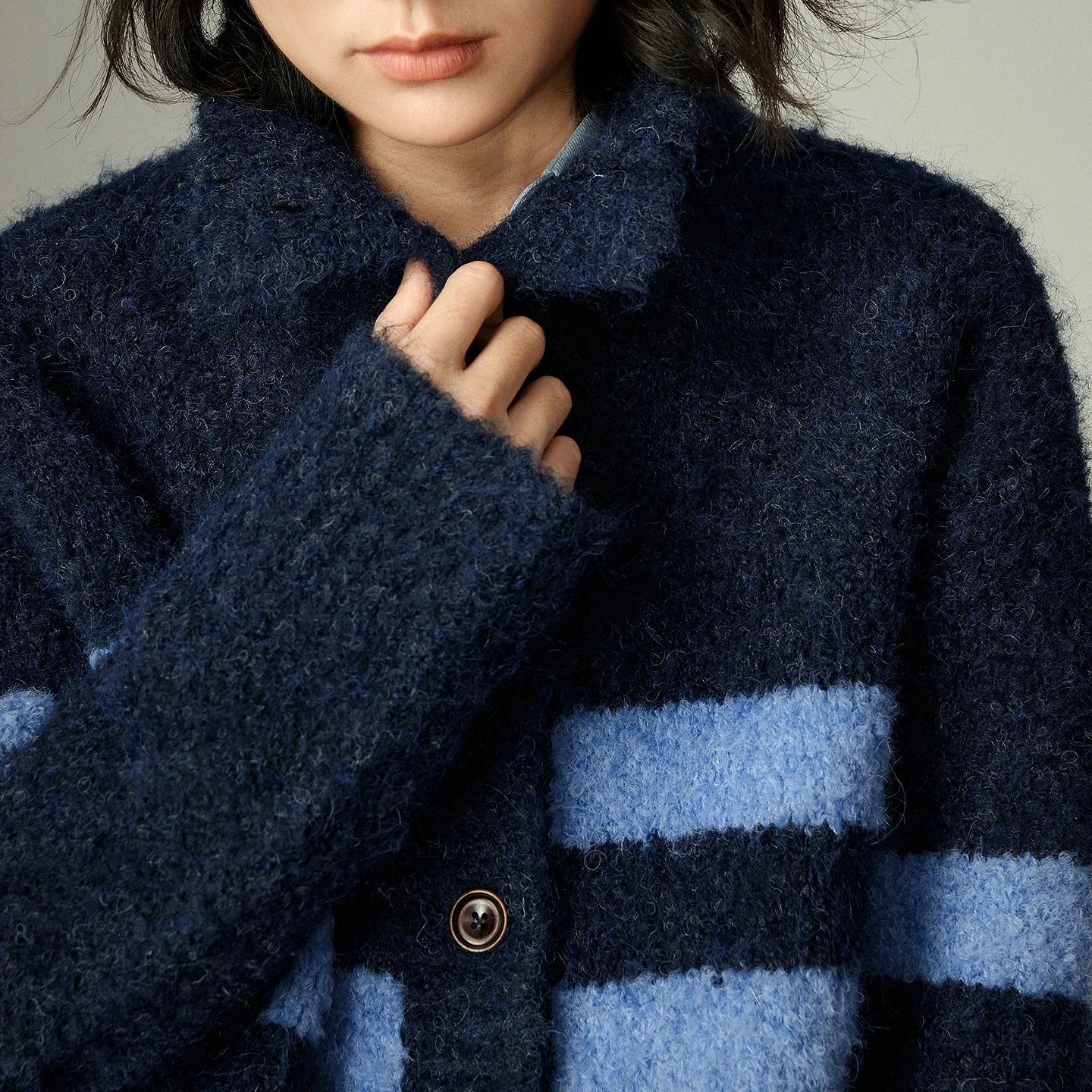 TOYOUTH سترة نسائية 2025 شتاء جديد عالية الرقبة سترة سحابة حلقة الغزل خمر شريط محبوك ملابس خارجية