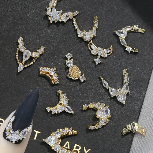 Imagen 2 del producto 3 uds brillo de lujo repleto de circonita media luna francesa borde en V colgante de oro Nail Art diamantes de imitación joya decoraciones manicura dijes superiores