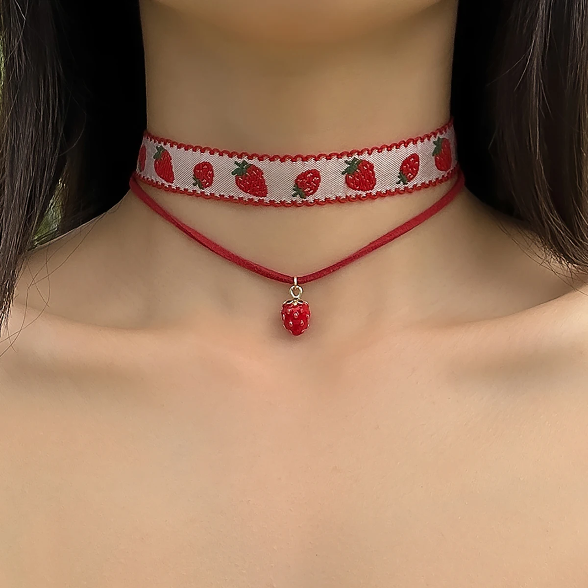 Salircon gotycki słodki truskawkowy koreański aksamitny Choker wykwintny mały truskawkowy wisiorek naszyjnik z kości Trend na biżuterię Y2K