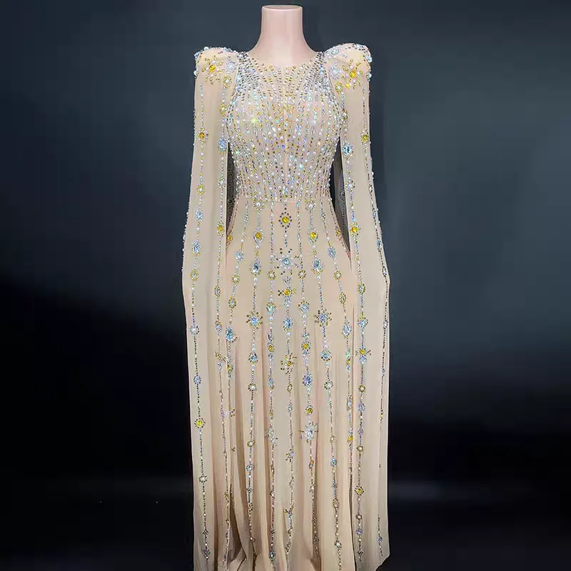 Novance vestidos elegantes com decote redondo e diamantes deslumbrantes