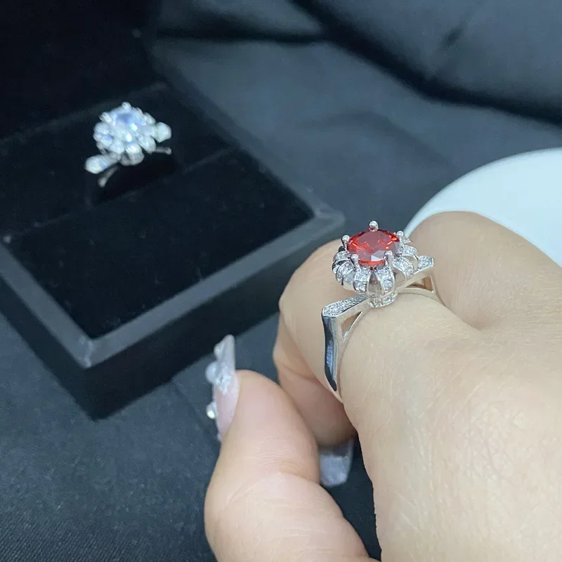 

MDL Муассанит стиль. Легкая роскошная темпераментная красная корона, позолоченная 18 карат, имитация бриллиантов, ниша, дизайн с высоким плечом