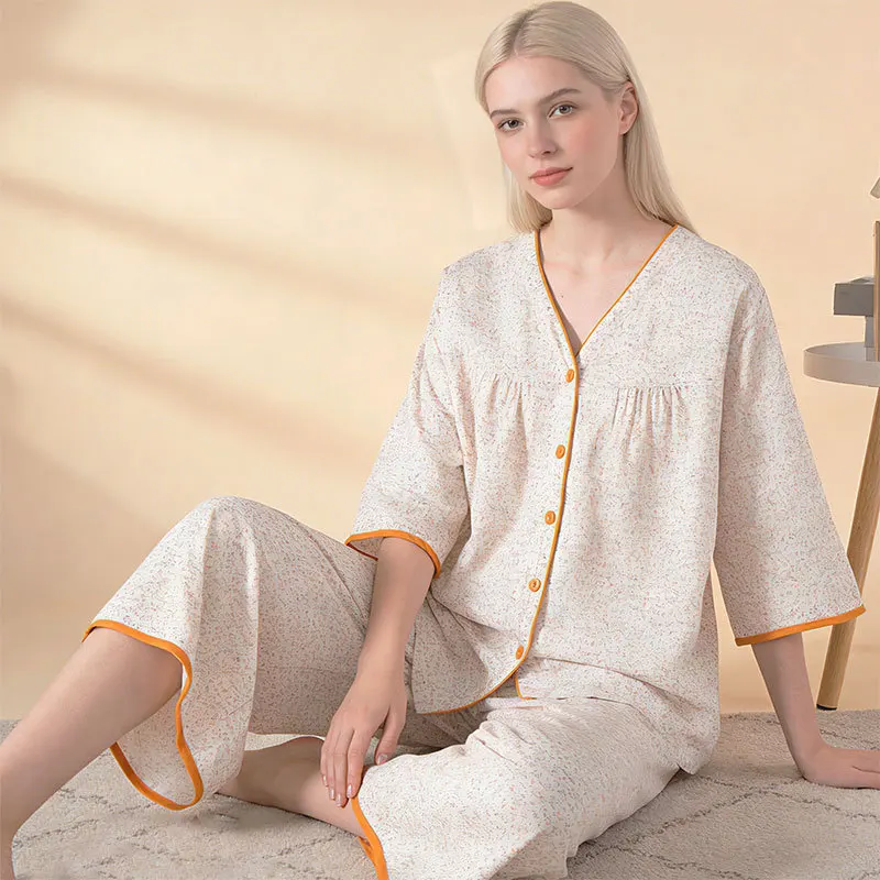 

Женский комплект пижамы из мягкого хлопка с V-образным вырезом и цветочным принтом, дышащая домашняя одежда с рукавами 3/4, застежкой на пуговицах спереди и брюками с контрастной отделкой