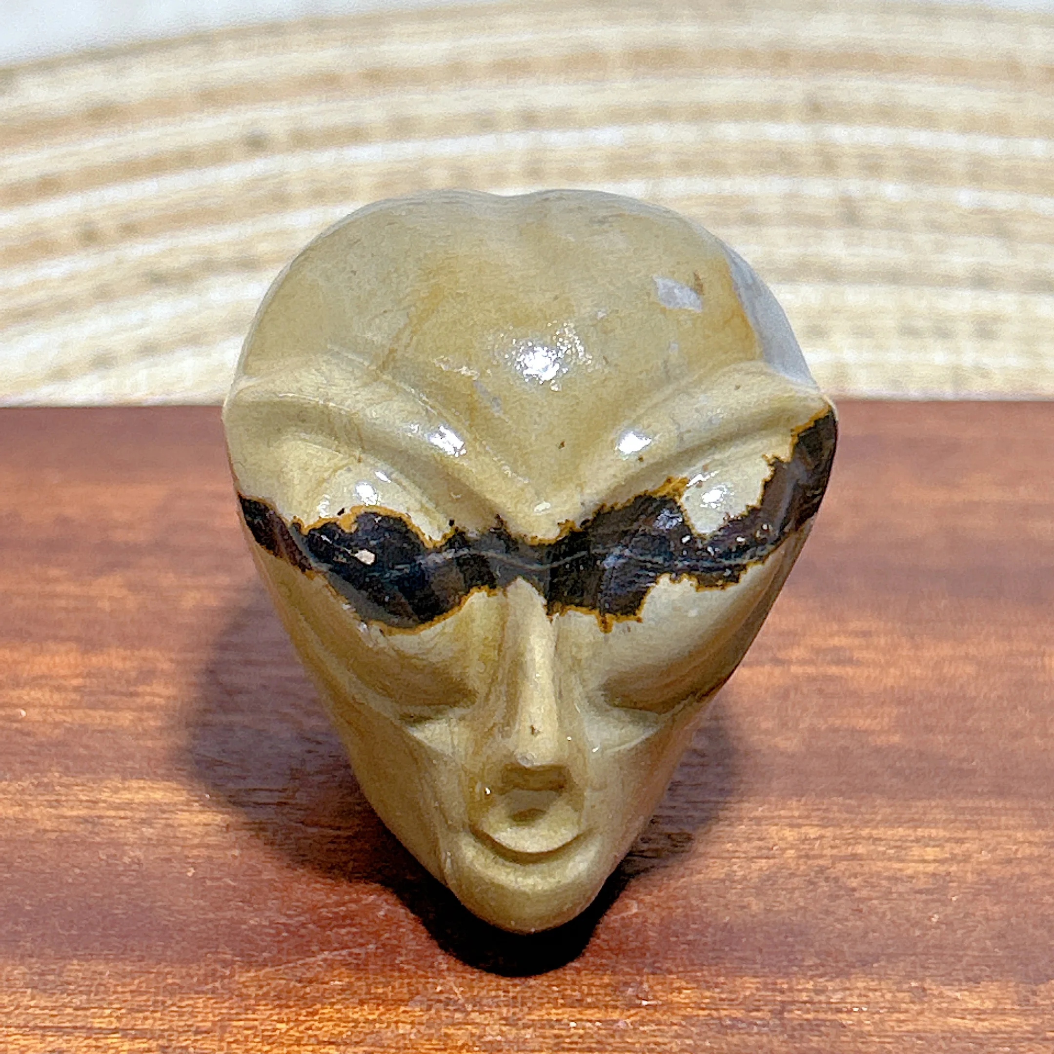 High Quality Natural Crystal Painting Stone Alien Skull Carving Mineral Healing Ore Ornament Home Decorations Room Decor Gift