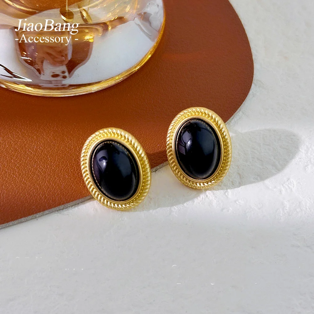 2026 New Retro Gold Color Metal Line Black Oval Shaped Stud Earrings for Women Advanced Design Elegant Young Girls Party Jewelry