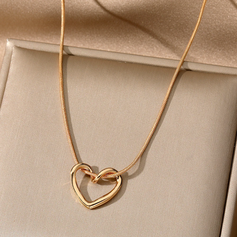 Necklace Ladies Alloy Simple Hollow LOVE Heart Pendant Fashion Thin Chain Necklace Korean Popular Ladies Pendant Jewelry Gift