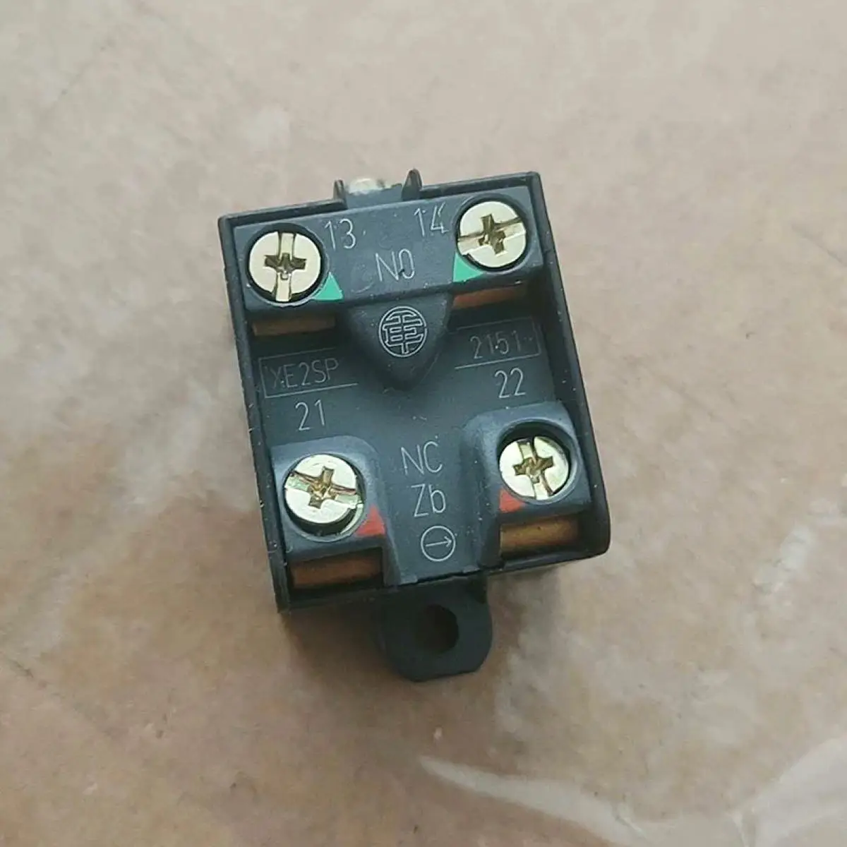 

XE2SP2151 Limit switch contact block, Limit switches XC Standard, 1NC+1 NO, snap action