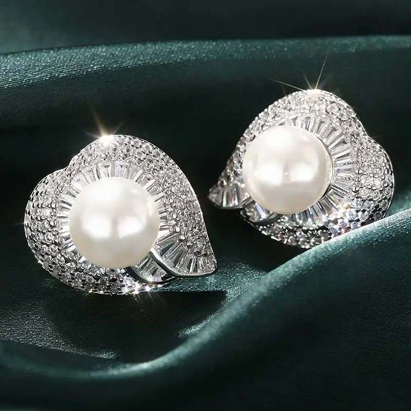 Huitan Fancy Imitation Pearl Damen-Ohrstecker mit brillantem CZ, stilvolle, elegante Hochzeitsaccessoires für Damen, trendiger Schmuck