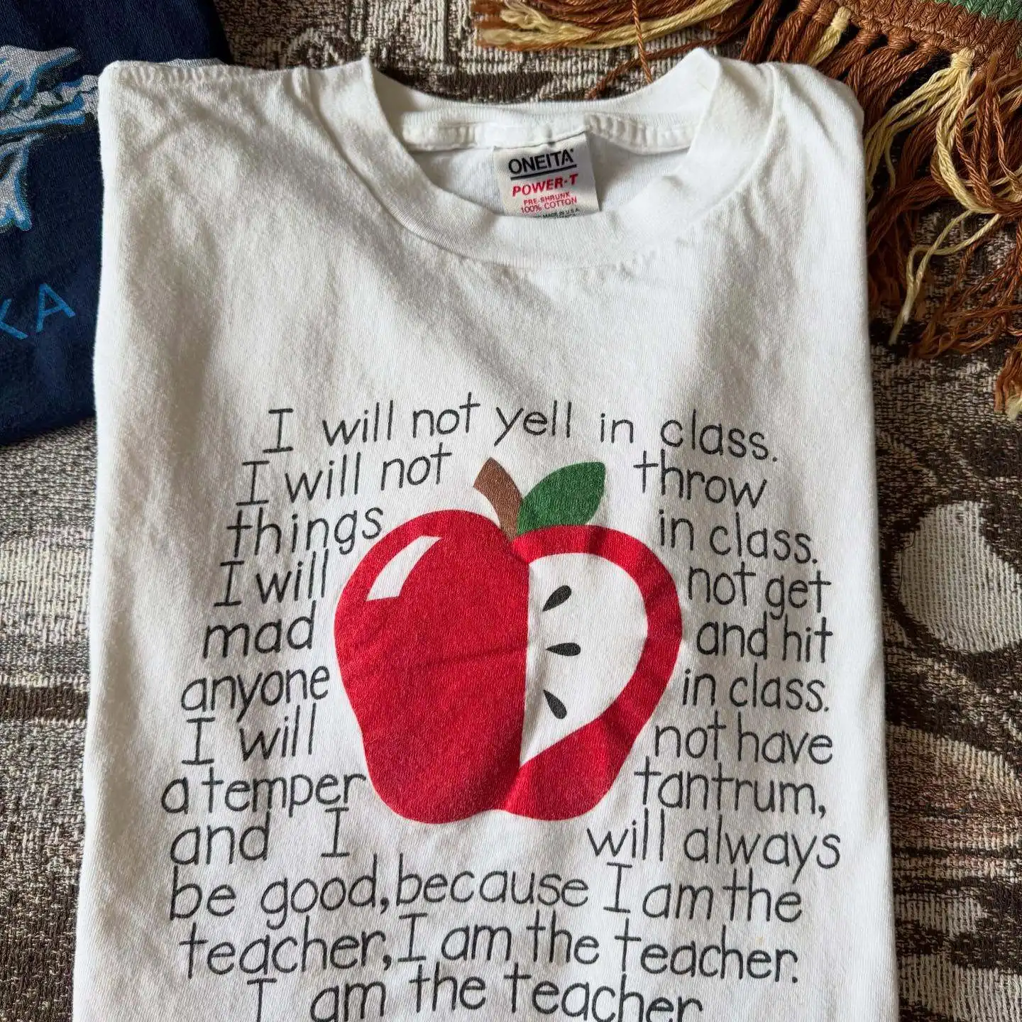 アップルレターデザイン-カップルtシャツ-半袖-オーバーサイズ-おしゃれ-ユニークスタイル-春2026コレクション-カジュアルウェア