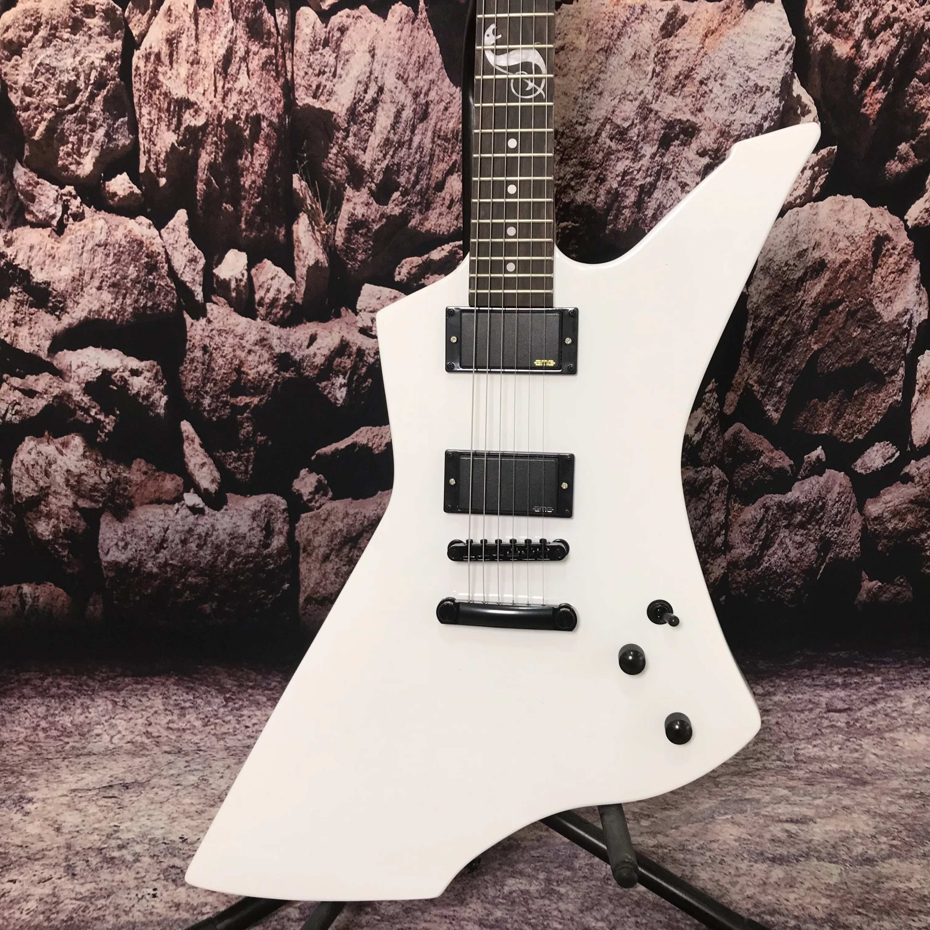 New factory custom electric guitar white color snake inlays Rosewood fingerboard High quality and inexpensive