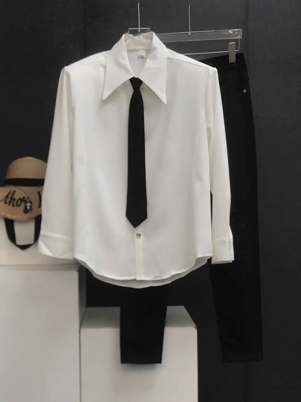 

New 2024 Men's Faionable White irt Loose Long Sve Nightclub Sle Trendy Korean Version Casual Comfortable Spring Summer