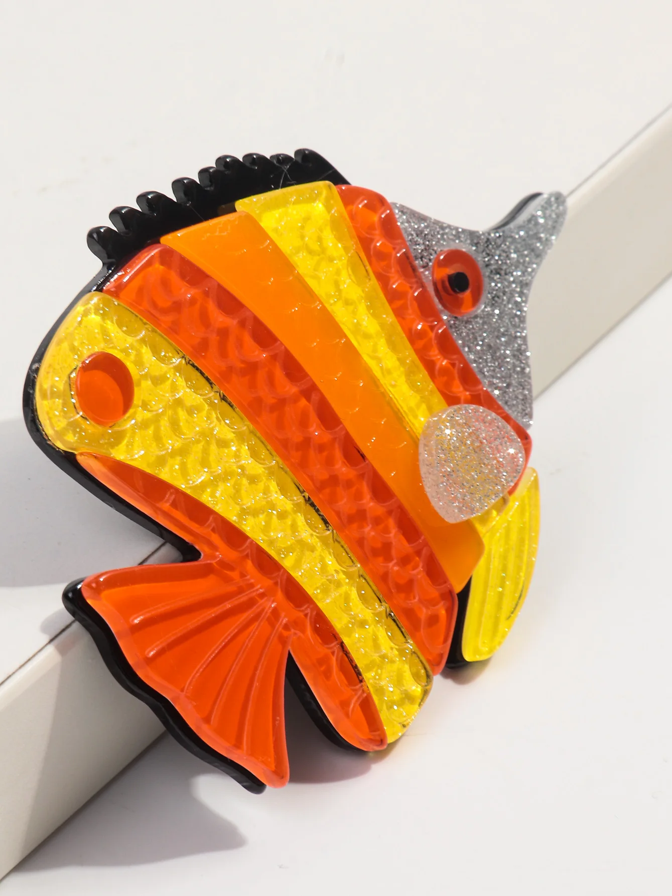 FishSheep Lovely Acrylic Tropical Fish Brooches for Women Kids Resin Cute Clownfish Brooch Pins Badge Clothes Jewelry Gifts