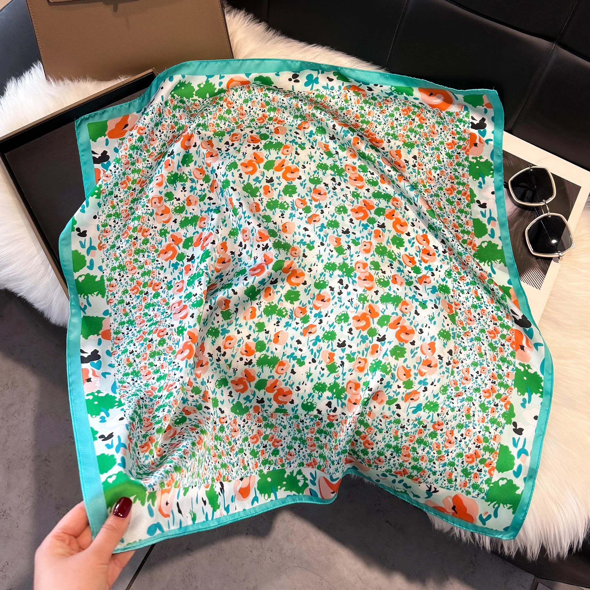 Luxuriöses Leopardenmuster Quadratisches Tuch Weiches Satin-Bandana Vintage Winddichtes Kopftuch Schal Imitation Seide Reise-Strandtuch – Detail 5