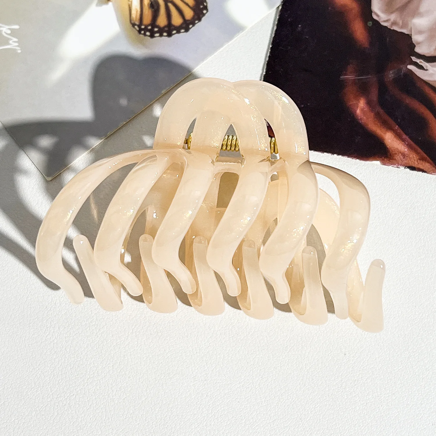 Elegante Goldpuder-Haarklammer in Haifischzahn-Form für Dickes Haar, Langlebiges Material, Einfarbiges Haaraccessoire – Detail 6