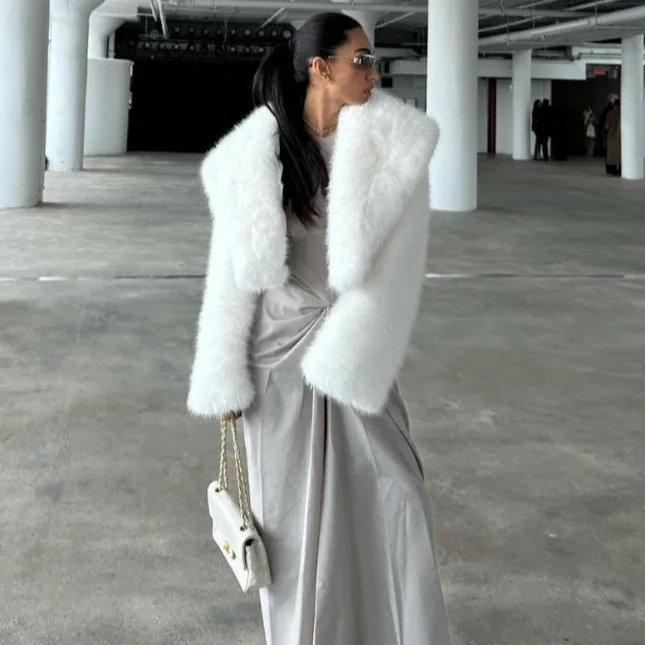 

Белая зимняя тканая куртка из искусственного лисьего меха с пушистым воротником, эко-куртка из искусственного меха для женщин, утепленная теплая женская верхняя одежда из искусственного меха