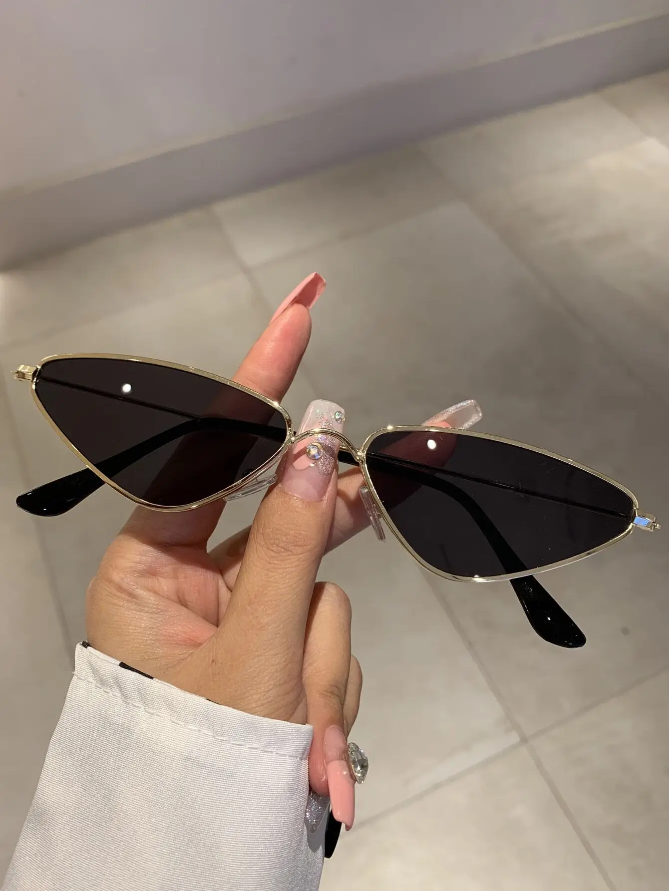 

Солнцезащитные очки Cat Eye с золотой оправой для женщин - тонкая оправа, защита от ультрафиолета UV400