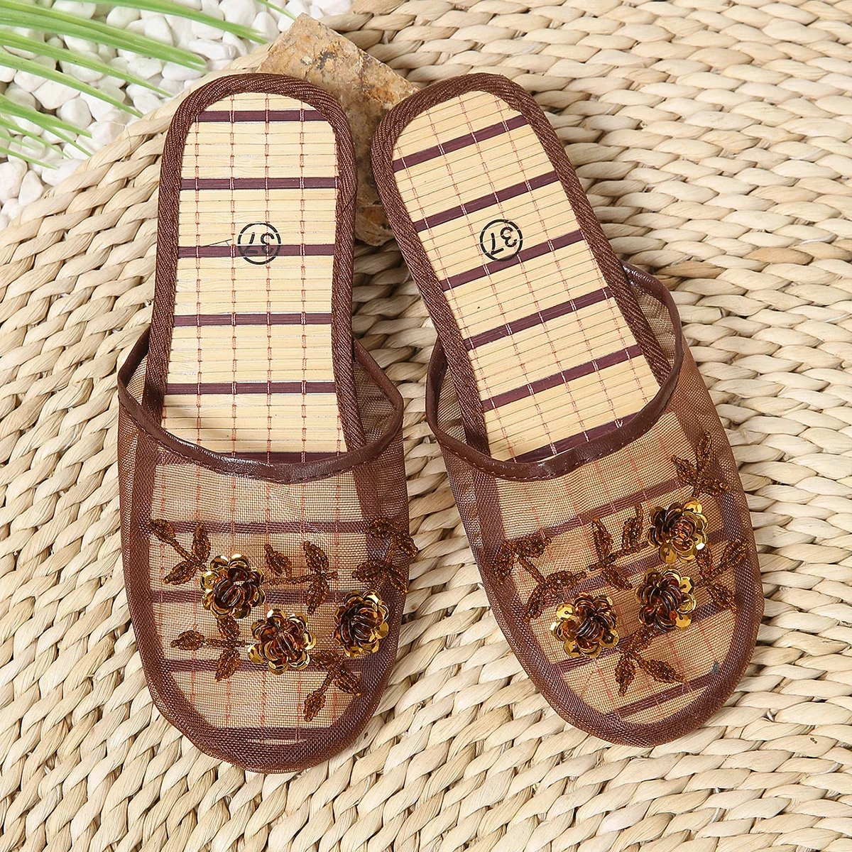 Embroidery Garments - Женские сандалии-шлепанцы с закрытым носком, сетчатой