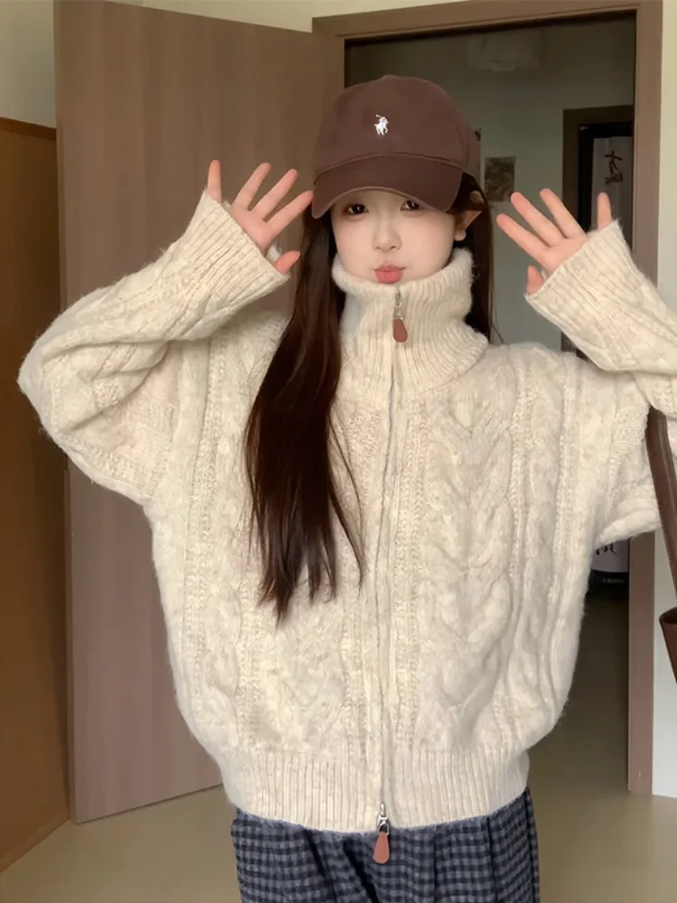 

Thiened вязаный кардиган на молнии, женский свитер Sle, новинка 2025, осень-зима, свободный крой с отложным воротником, закрученный узор...