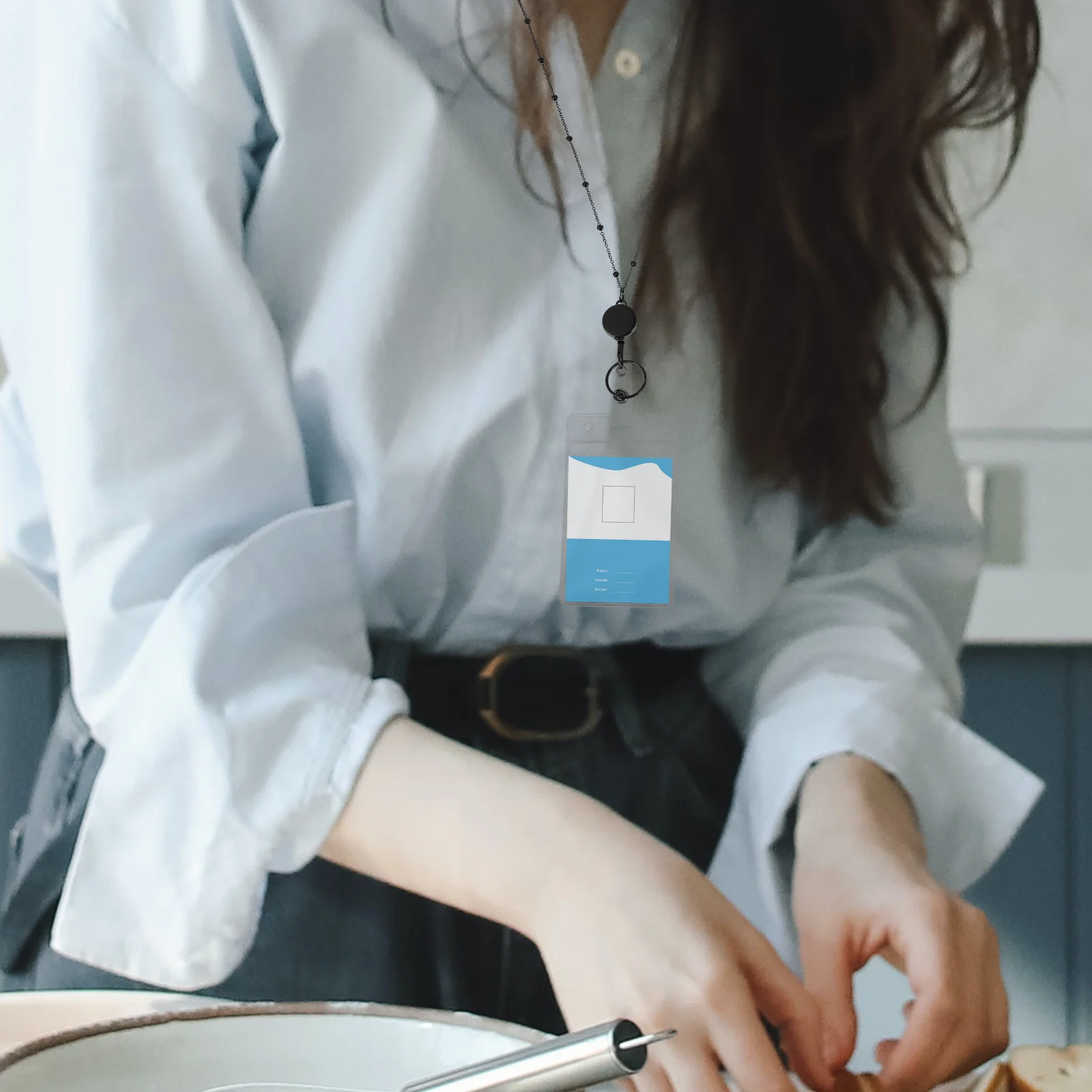 Elegante porta badge per camicia, cordino, catena, bobina, carta d'identità, chiave, portatile, pratico, accessorio da lavoro sicuro