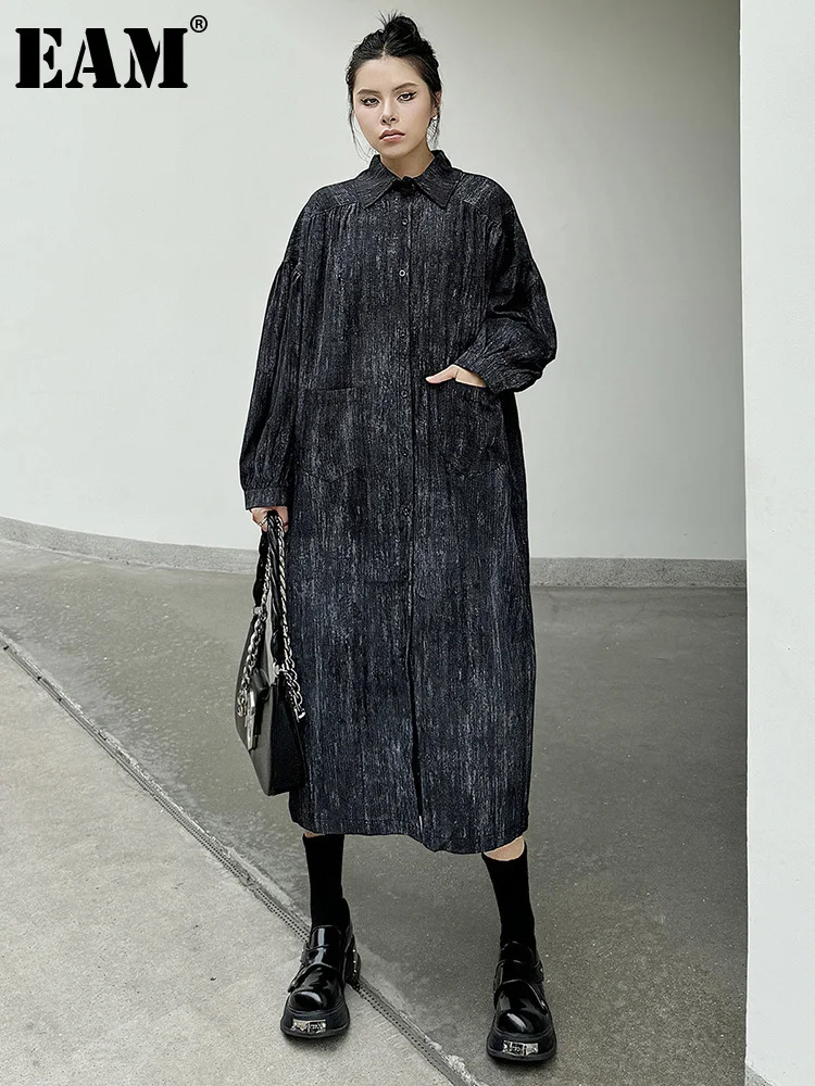 [EAM] Frauen Schwarz Tie Dye Plissee Große Größe Midi Hemd Kleid Neue Revers Langarm Mode Flut Frühling herbst 2025, 1DH6918