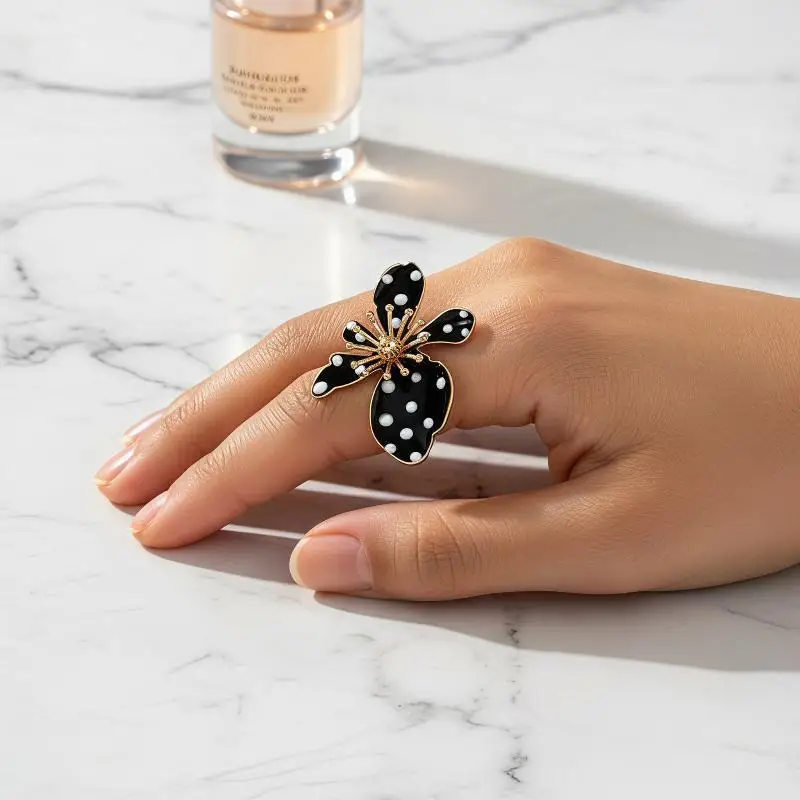 Women Flower Shape Polka Dot Ring Charming Versatile Light Luxury High‑End Black White Finger Ring Fashion Daily Jewelry