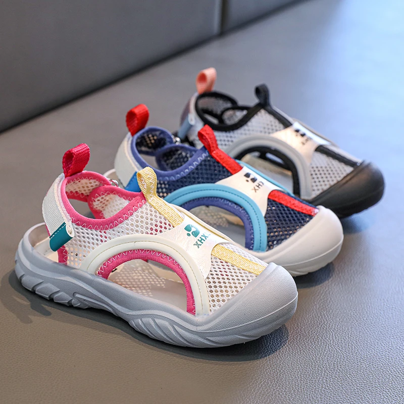 

Детские сандалии Baotou соответствующего цвета, летние сетчатые полые дышащие уличные мягкие и удобные сандалии Joker.