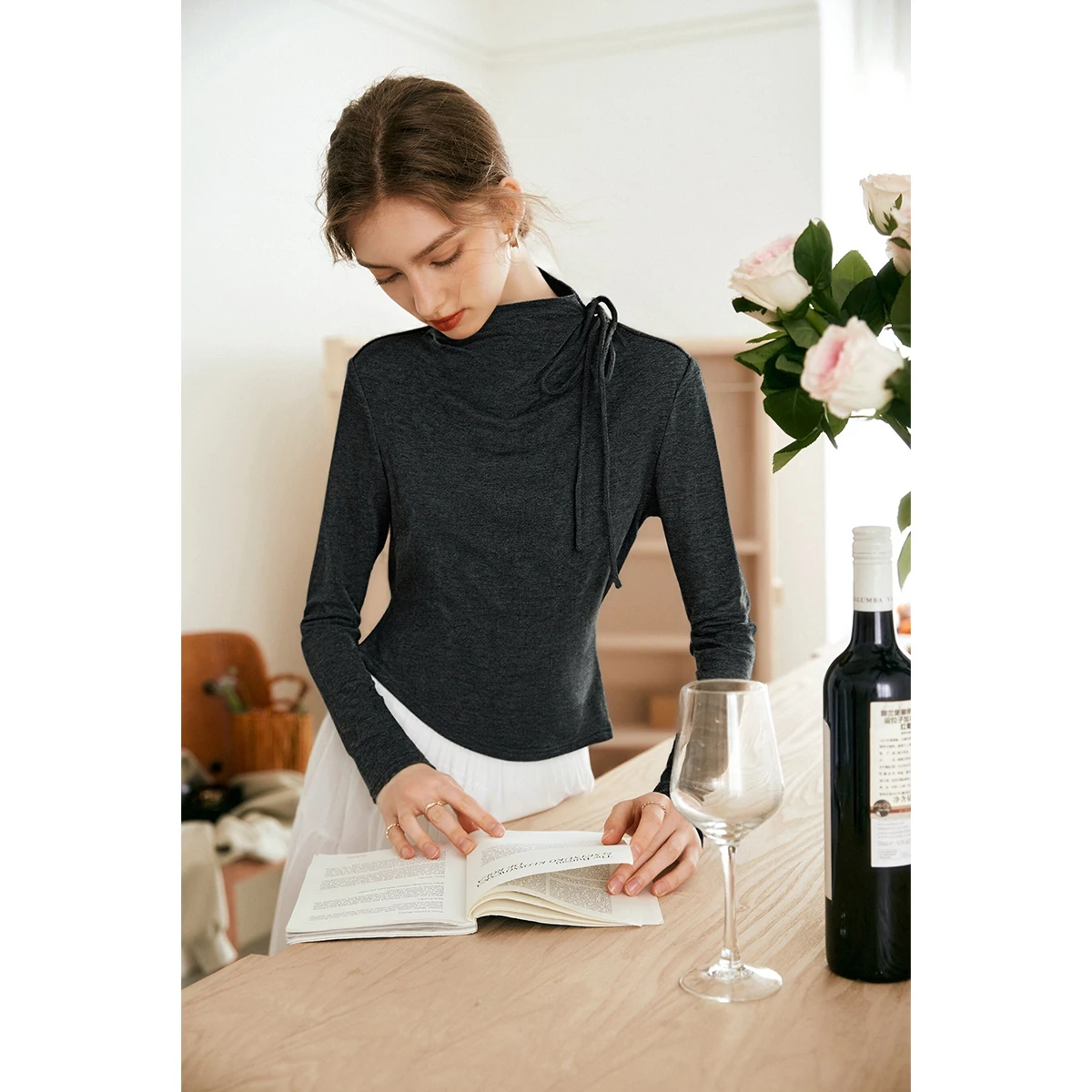 Olrain feminino inverno 2025 fino ajuste mock neck camisetas com cadarço frontal topos bainha irregular malha senhoras camisetas o57dt002398