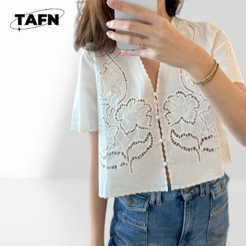 

25 Summer I Style Loose Flower Bag Buckle V-neck Lace Women's Short Top High-End Beautiful Outdoor Activities AG1537