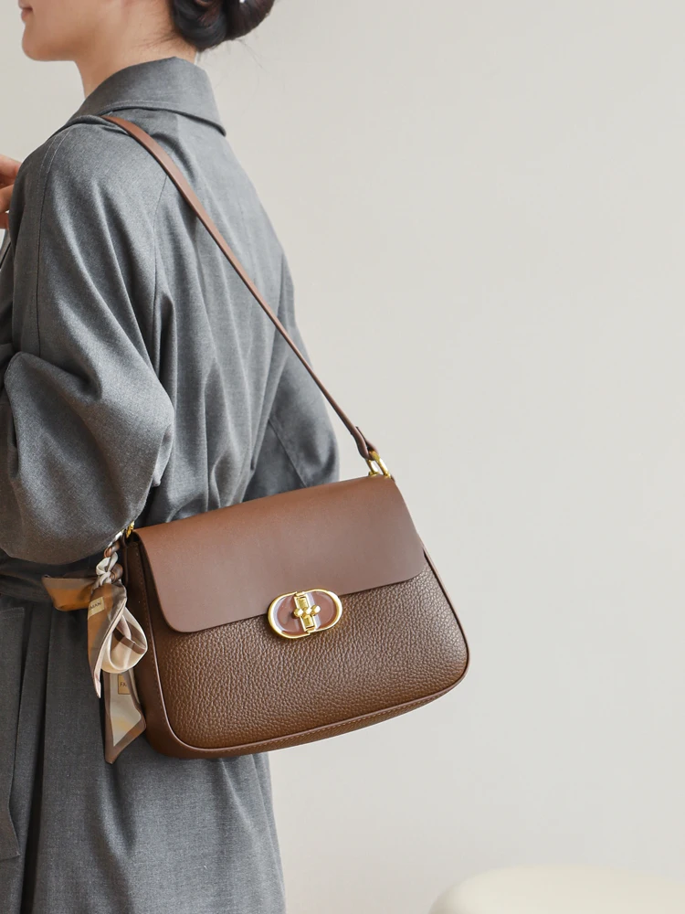 Chic Urban Minimalist Women's Underarm Bag 2026 New Style Fashionable Small Square Bag Commuter Single Shoulder Crossbody Bag