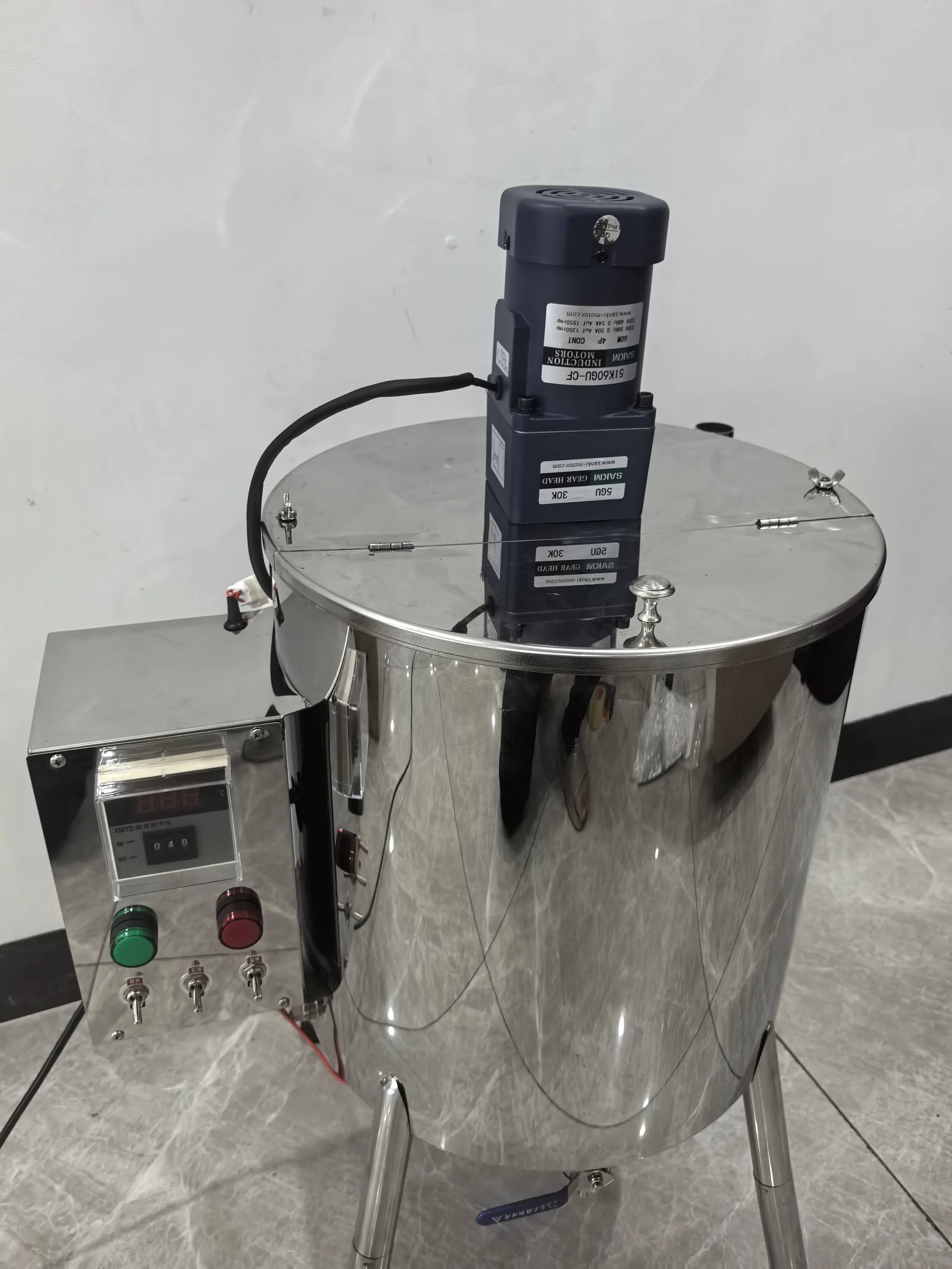 30L Heating Mixing Filling Machine, Liquid Paste Lipstick Filler Mixer, Stirring Tank for Dissolving & Filling Creams & Liquids view 2