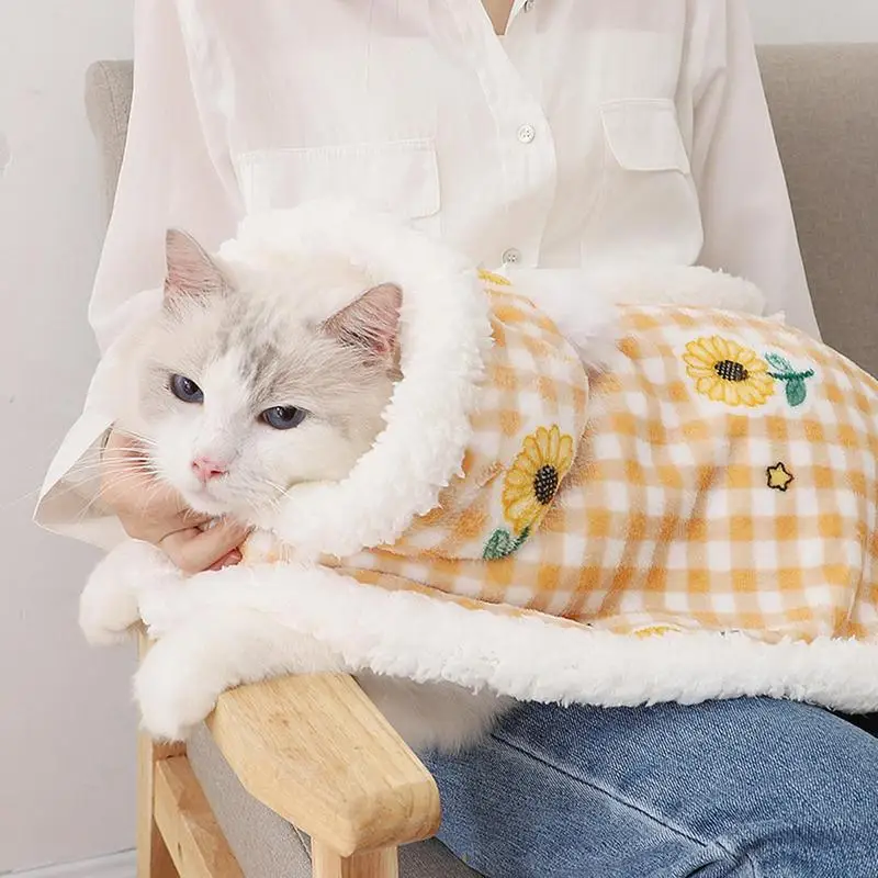 Cat Cloak Cute Stylish Soft Warm Pet Clothes double layer thickening kitten Costume washable Cat Poncho Cape Winter supplies