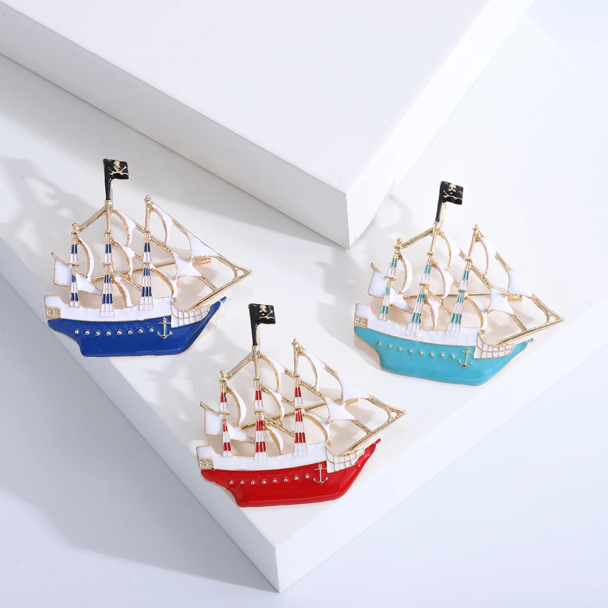 Beaut&Berry Enamel Sailboat Brooches for Women Unisex Boat Pins Casual Party Accessories New Luxury Gifts Friends Decoration