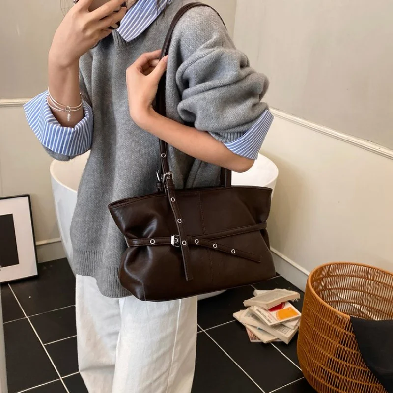 

Stylish Women's Zinnia-Patterned Leather Tote Bag With Lightweight Soft Elegant Luxor Casual Daily Look​