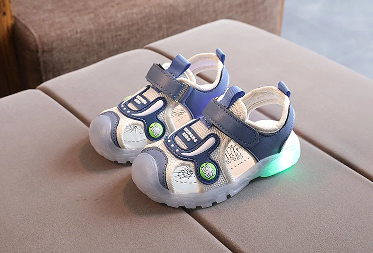 2026 LED Leuchtende Kleinkinderschuhe | Cartoon-Cowboy-Sandalen & -Hausschuhe mit weicher Sohle, Unisex-Sommerschuhe für Kinder – Detail 11