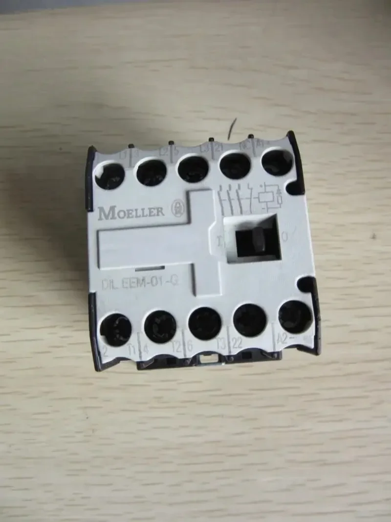 

MOELLER DC Contactor DIL EEM-01-G 24VDC