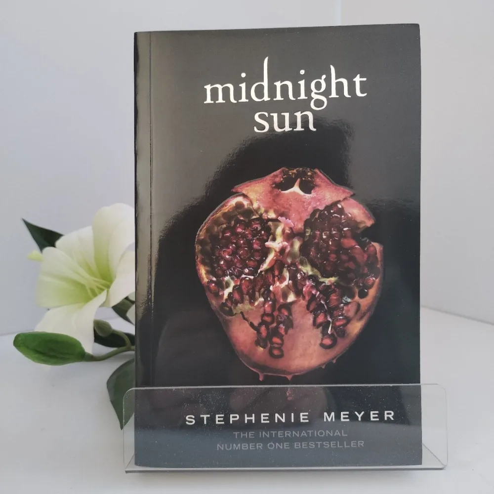 Midnight Sun By Stephenie Meyer | The Twilight Saga Book 5 | Edward Cullen's Long-Awaited Side of The Iconic Love Story