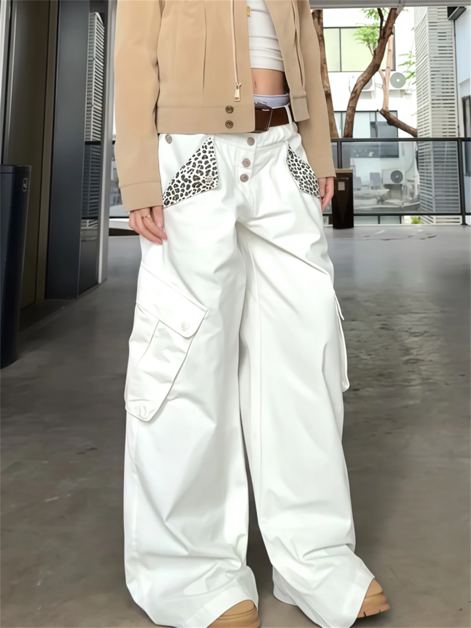Y2k feminino streetwear jeans branco com estampa de leopardo retalhos bolsos de carga calças de perna larga calças de moda casual