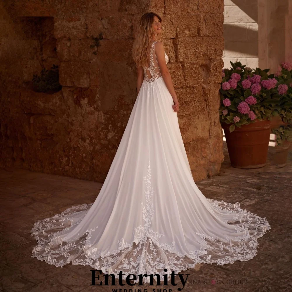 Customized Lace Applique Wedding Dress Sexy V-neck Button Bridal Dress Charming Spaghetti Strap Bridal Gown vestido de novia