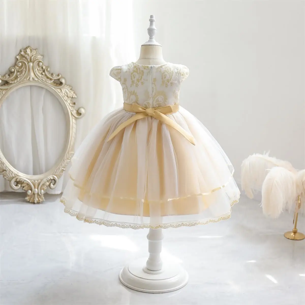 New Girl's Dress Embroidered Lace Dress Birthday Performance Puff Skirt Gowns1562