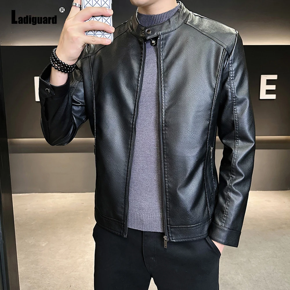 

Мужские куртки из искусственной кожи 2025 года, верхняя одежда на молнии с воротником-стойкой, черная мотоциклетная куртка из мягкой искусственной кожи, мужские винтажные базовые пальто