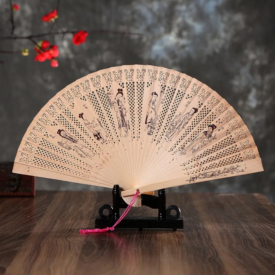 1 Stück neue Geschenkbox, duftender Holzfächer, geschnitzt, doppelseitig, hohler Faltfächer, chinesischer Stil, klassischer künstlerischer Damenfächer