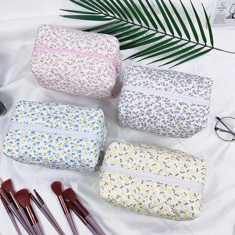 Storage Organizer Floral Puffy Quilted Makeup Bag Flower Printed Cosmetic Pouch Large Travel Cosmetic Bag Makeup Accessory