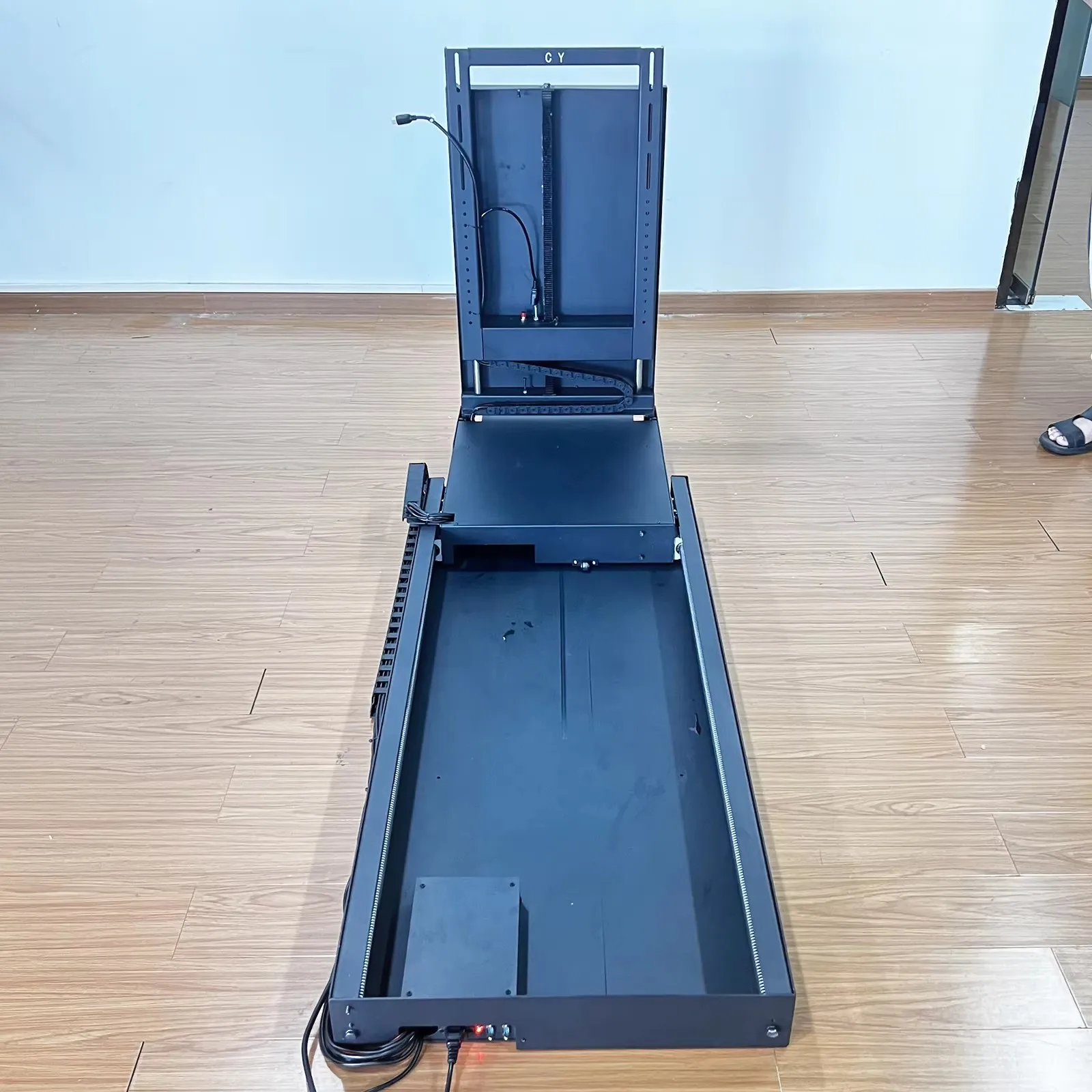 تلفزيون أوتوماتيكي عالي الجودة بمحرك قابل للطي لرفع موفر للمساحة 32 بوصة - 65 بوصة جهاز تحكم عن بعد قابل للتعديل تحت السرير رافعة تلفزيون