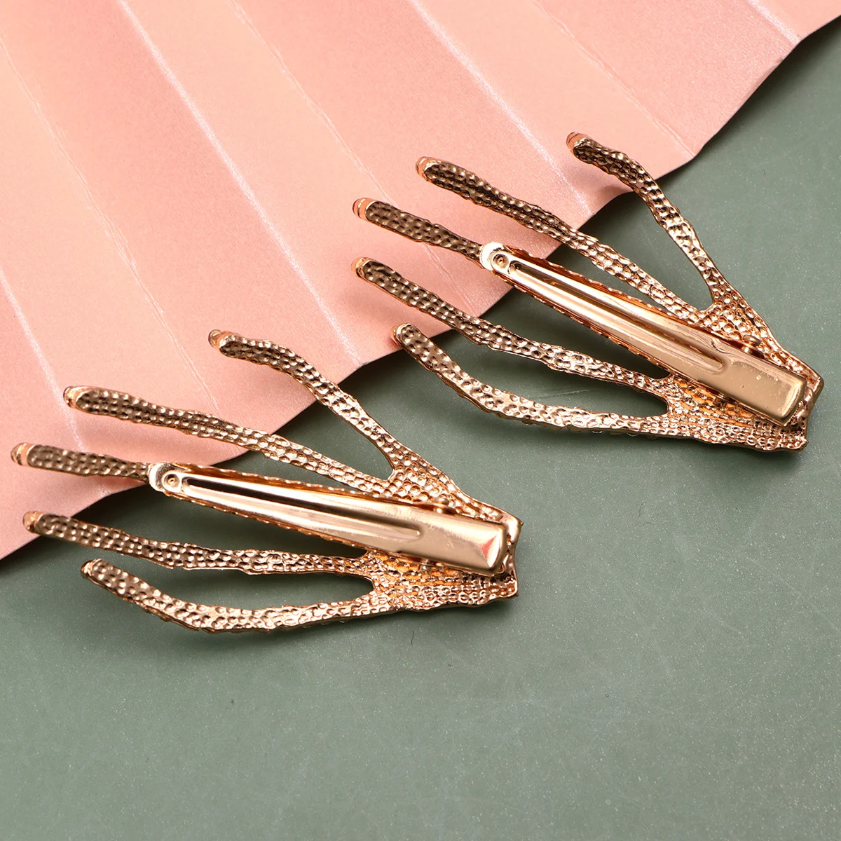 

2Pcs Hair Clip Punk Bone Hand Style Claw Hairpin Headwear Halloween Decoration Accessories Red Blue Hair Clip