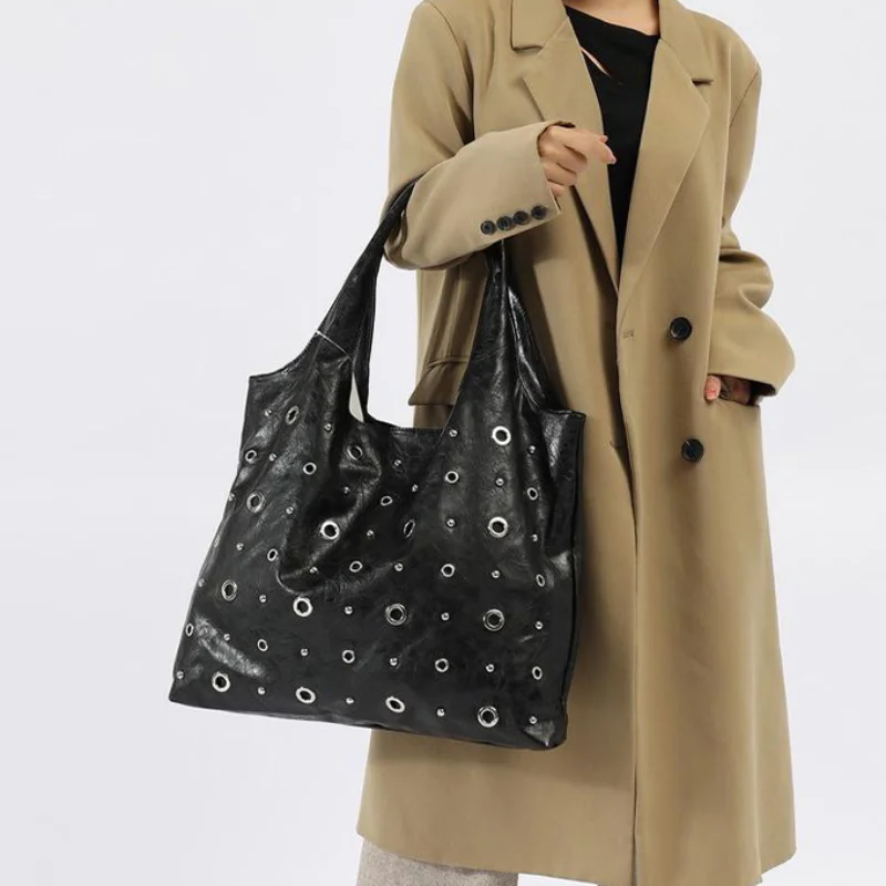 

Large Black Rivet Tote Bag New Niche Personality Large Capacity Fashion Shopping Bag High-end Versatile Brand Women Shoulder Bag