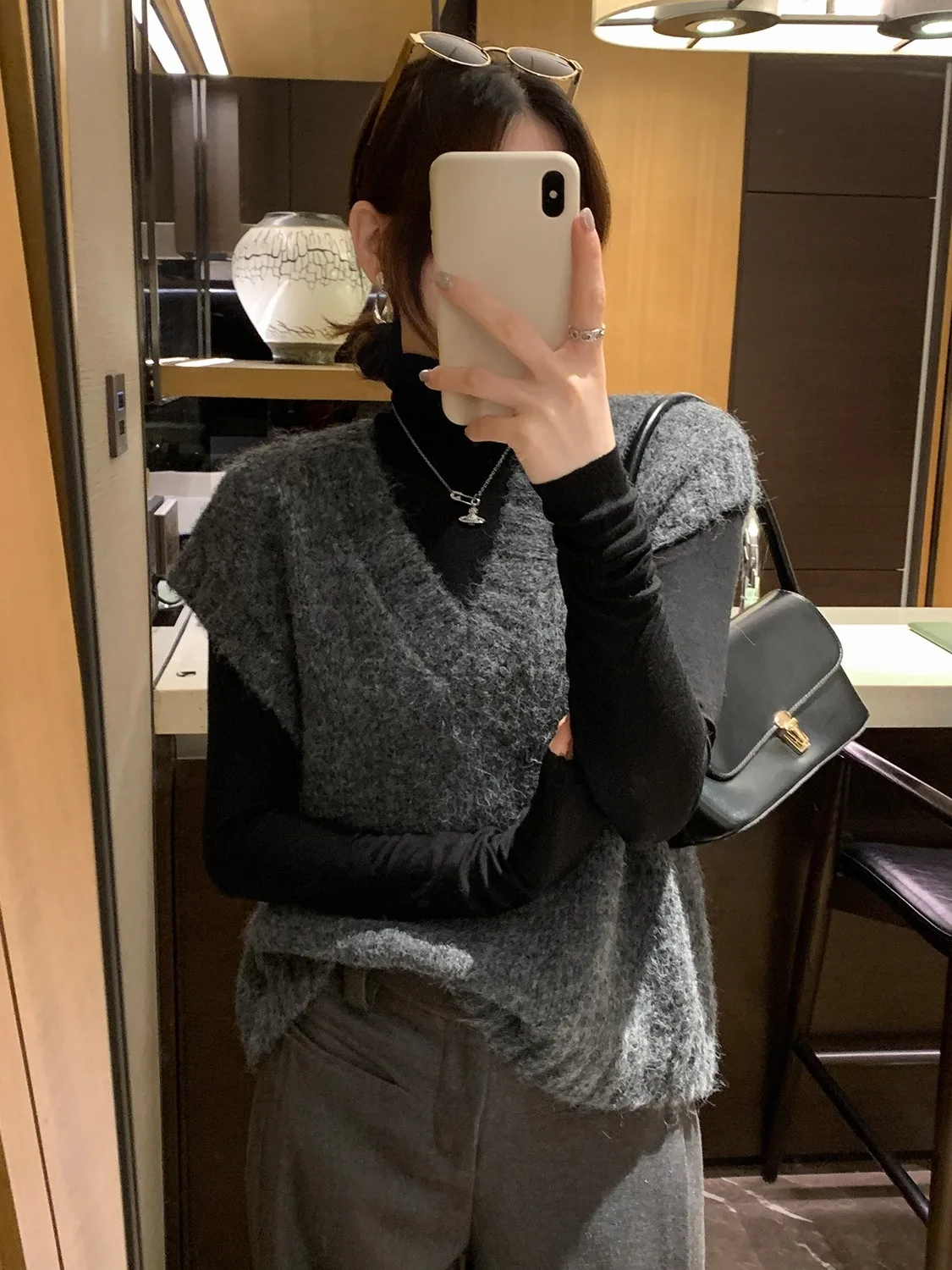 ay V-Ne Knitted Sweater Vest Women's Autumn 2025 New Sle Commute Faion High-End Feeling Long Sve Top