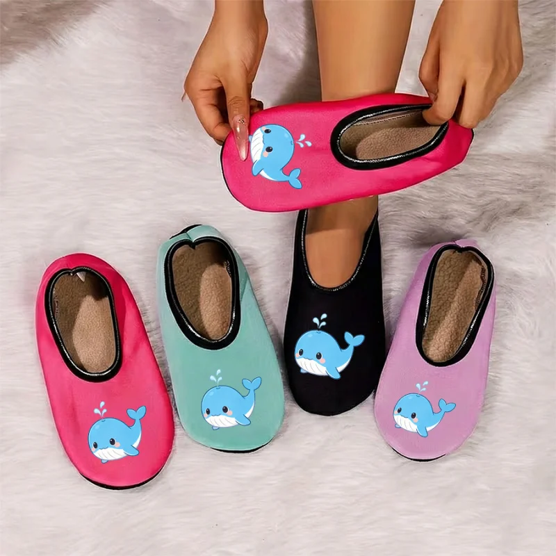 

Четырехсезонные носимые пары с мультяшным птичьим принтом и тонкой бархатной подкладкой, дышащие, высокоэластичные, противоскользящие тапочки для пола.