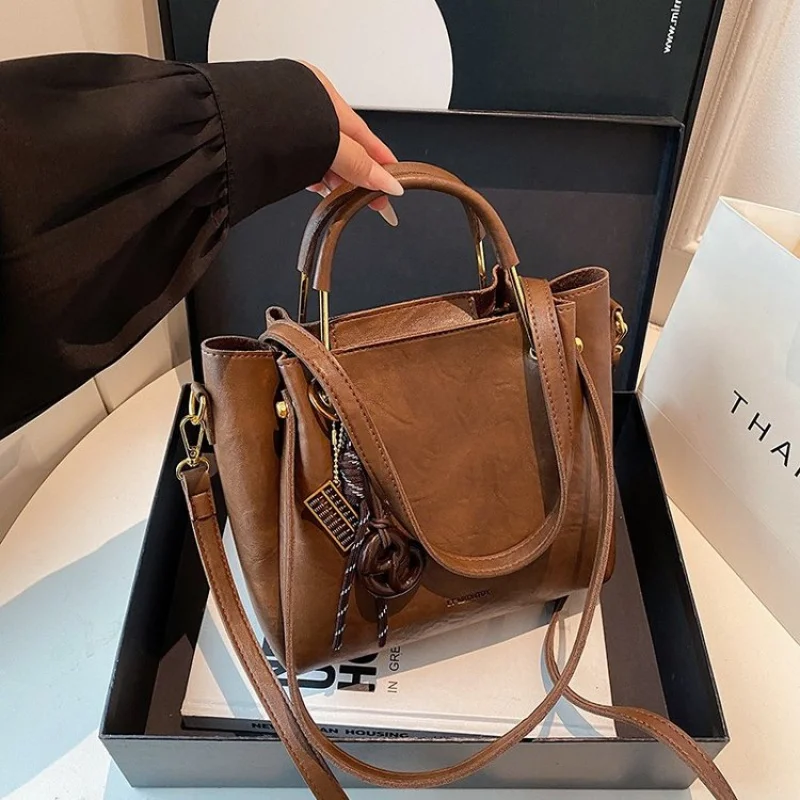 

Ladies Hand Bags Made Of Fine Leather Featuring Classic Paris Casual Vintage Stylish Look​