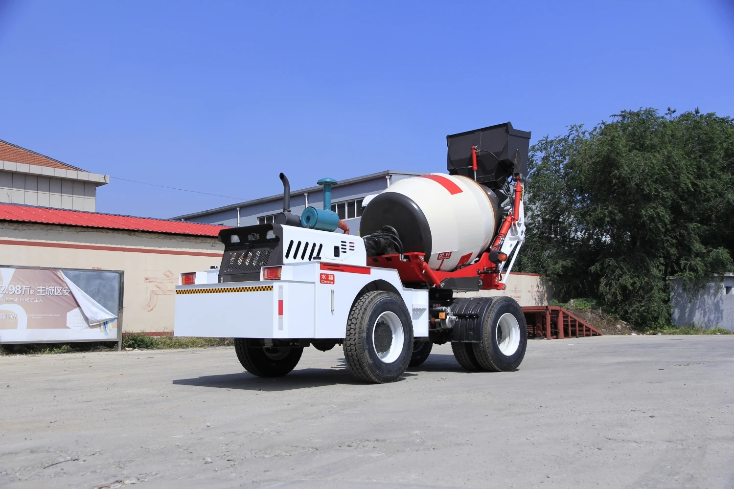 Caminhão misturador com carregamento automático |   Motor Euro 5 e alta eficiência