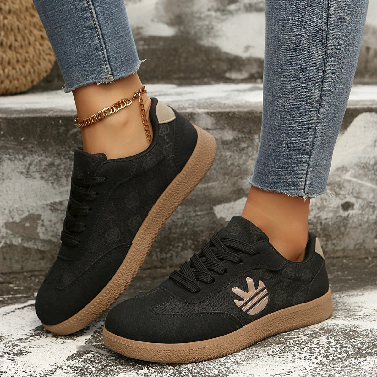 2026 Herbst Damenmode Wildleder-Sneaker mit Doppelschnalle und Metall-Details Leichte Atmungsaktive Bequeme Freizeitschuhe – Detail 3