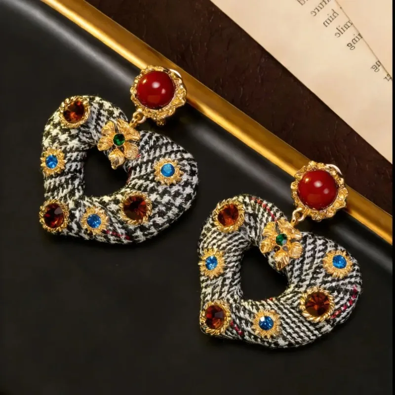Vintage Style Luxury Thousand Bird Grid Heart-shaped Earring for Women Fashion Simple Zircon Heart-shaped Earring Party Jewelry